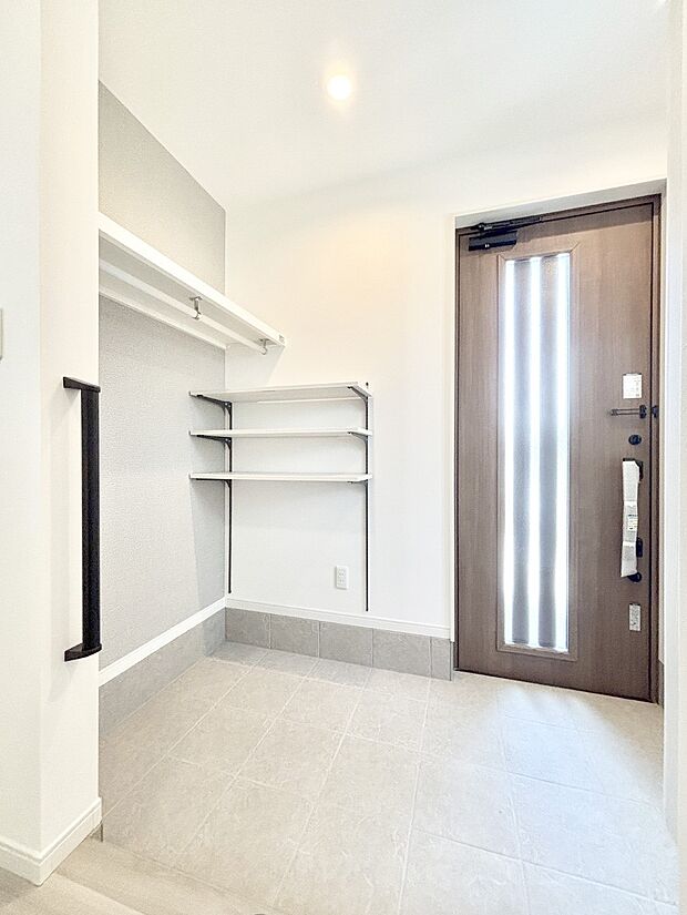 散らかりがちな玄関もスッキリの玄関収納付