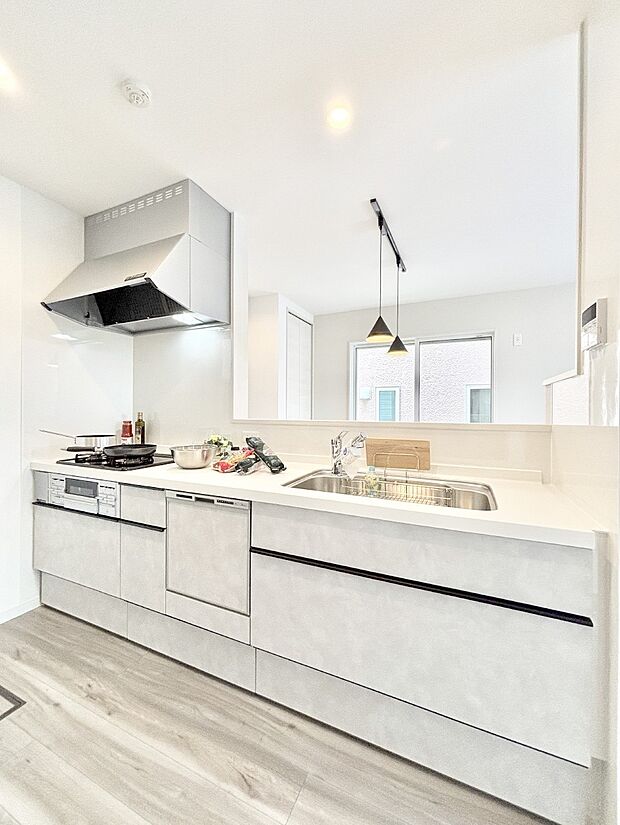 広々とした使い勝手の良いキッチンで日々のお料理も楽しくなりそう