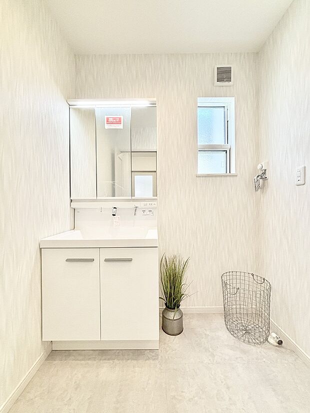 清潔感のある快適空間です。毎日の身支度も気持ち良くお使い頂けます。 