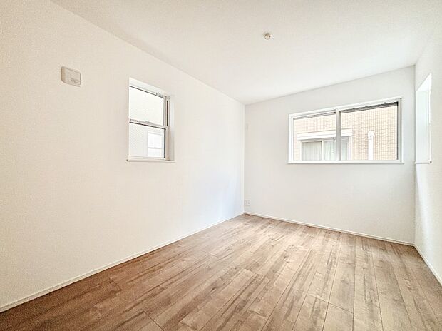 2面採光で気持ちよく自然光が取り入れられるのでお子様のお部屋にもピッタリ