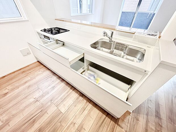 使いやすさを優先したスライド式収納タイプ！