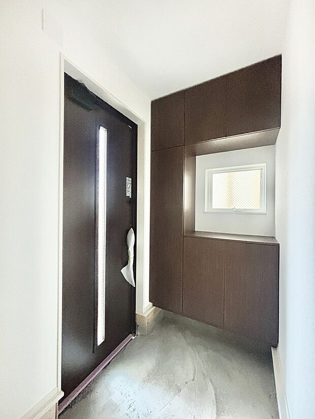 飾り棚を利用して、お越しいただくお客様をおもてなしできます。