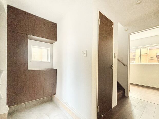 散らかりがちな玄関もスッキリの玄関収納付