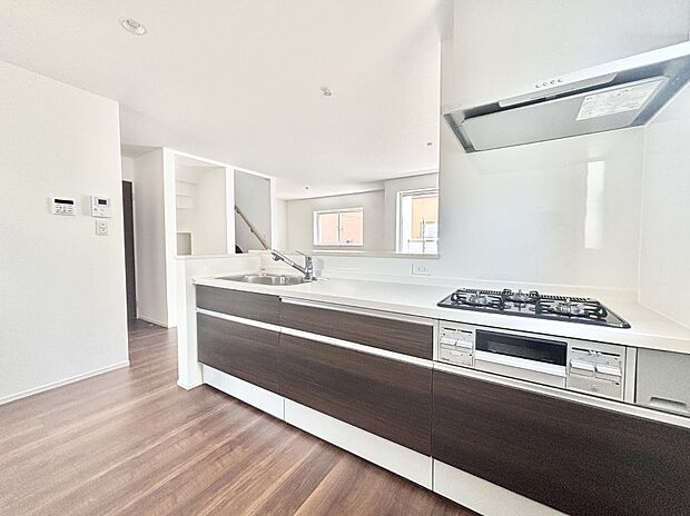 広々とした使い勝手の良いキッチンで日々のお料理も楽しくなりそう