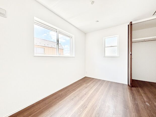 子ども部屋にぴったりの明るい空間。  