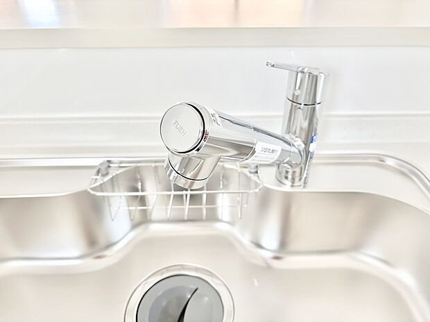 いつでも清潔なおいしいお水を。一つの水栓で水道水と浄水を使い分け。