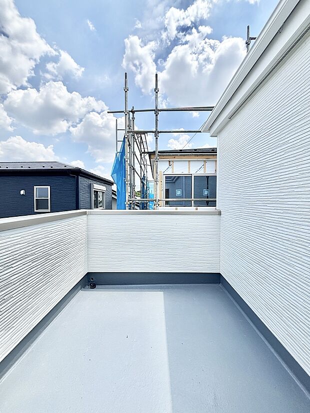 ゆったりバルコニーだから沢山お洗濯ものを干せます。