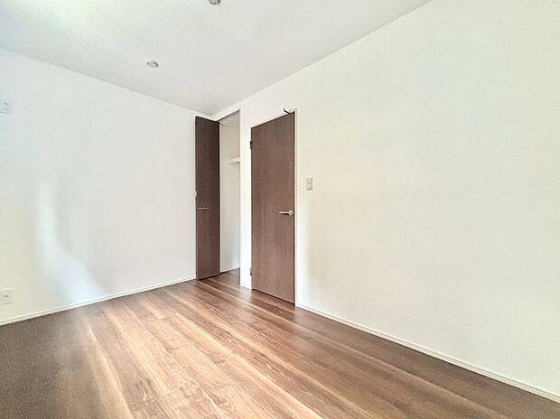 使いやすい形でベットや家具の置き方にも困ることもありません。 