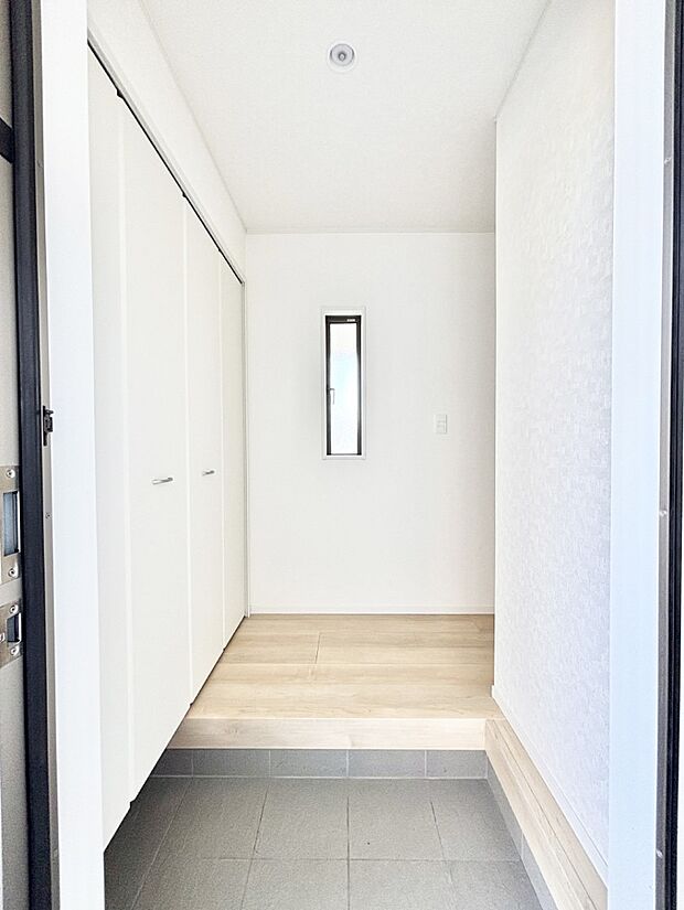 明るい玄関はお客様をお出迎えするのにぴったりです!