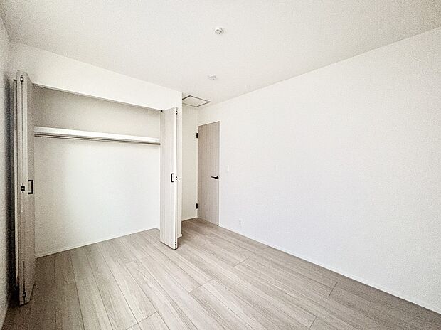 子供部屋にもおすすめな収納スペースたっぷりの居室