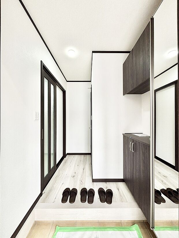 家族の帰宅やお客様をあたたかく迎える玄関