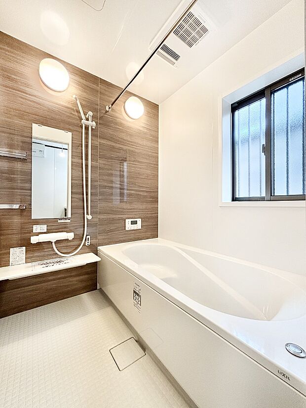 落ち着いた雰囲気でゆっくりお寛ぎいただけるバスルーム