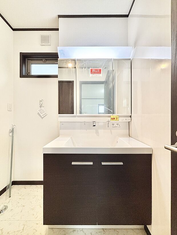 収納力と機能性に優れた洗面化粧台