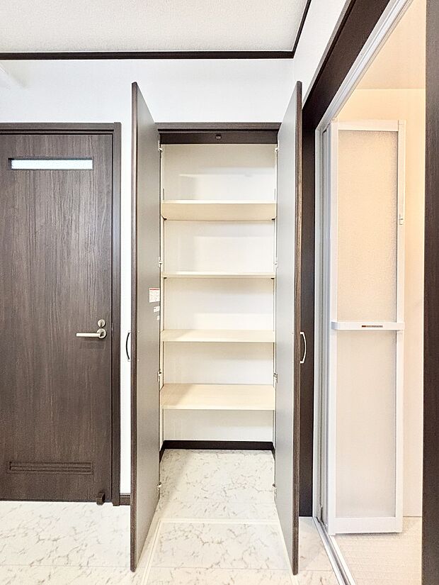 あると嬉しい洗面所収納。タオルやシャンプーなどのストックも収納出来ます。