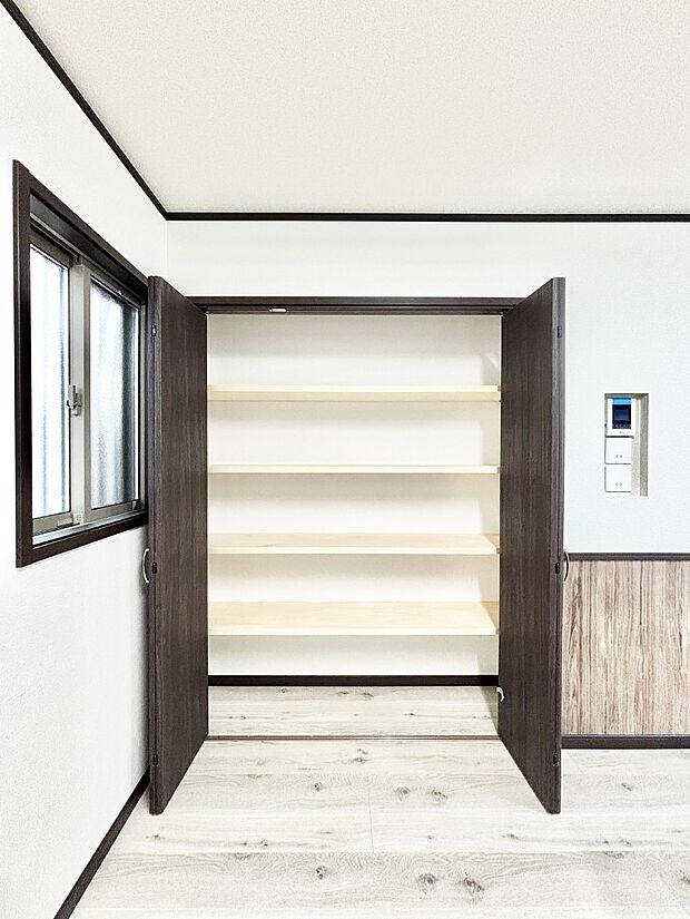 キッチン横にパントリーを設置!