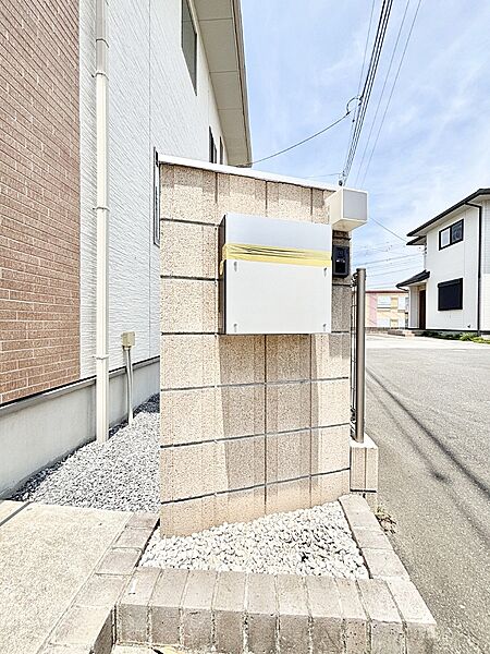 シンプルデザインのポスト。