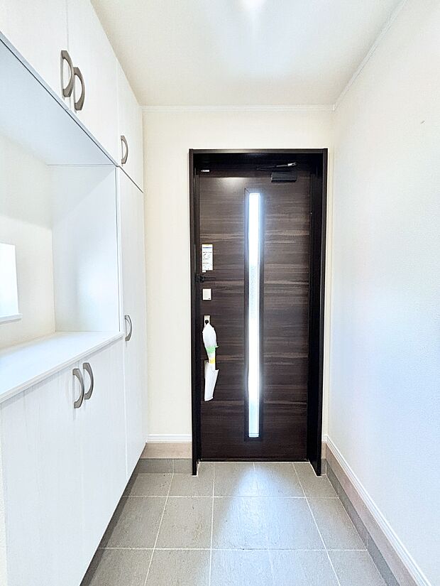 飾り棚を利用して、お越しいただくお客様をおもてなしできます。