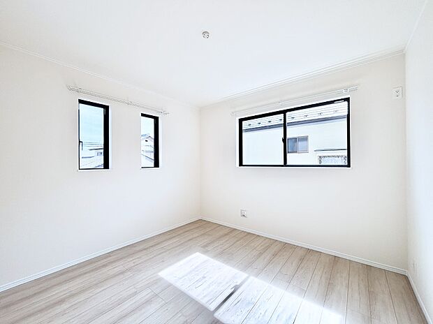 2面採光なので、明るく風通しも良く心地良い生活が送れます。