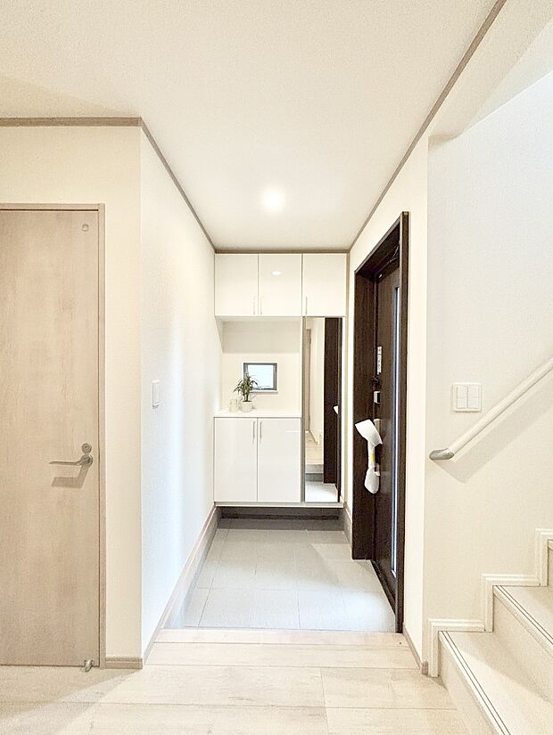 家族の帰宅やお客様をあたたかく迎える玄関