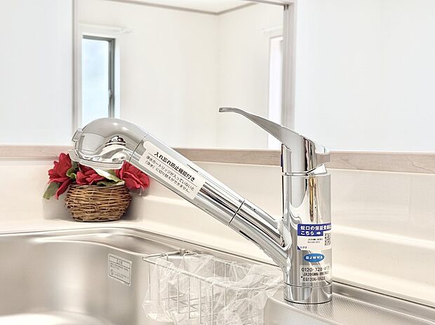 いつでも清潔なおいしいお水を。一つの水栓で水道水と浄水を使い分け。