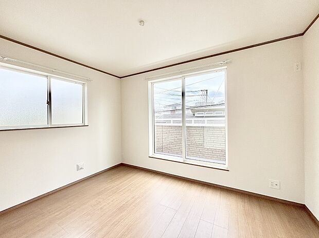 明るいバルコニーサイドに洋室を設置。目覚めの良い寝室に。