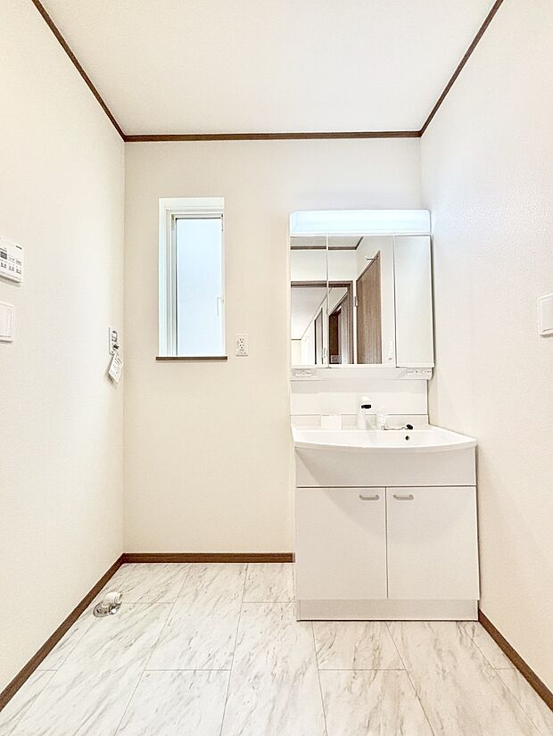 清潔感のある快適空間です。毎日の身支度も気持ち良くお使い頂けます。