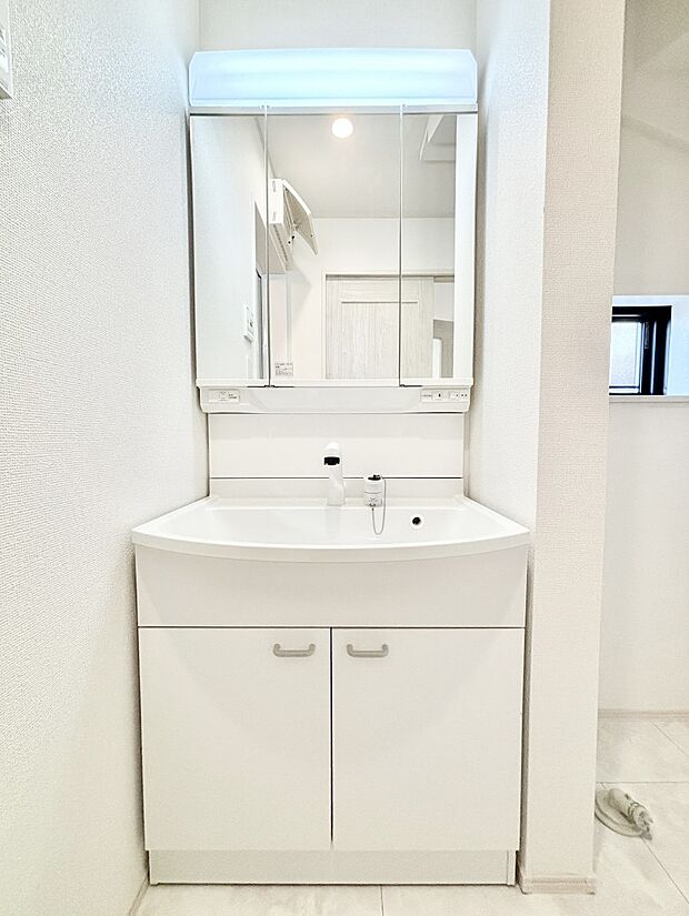 収納力と機能性に優れた洗面化粧台 