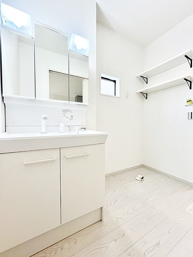 収納力と機能性に優れた洗面化粧台