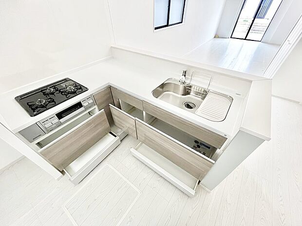 使いやすさを優先したスライド式収納タイプ！