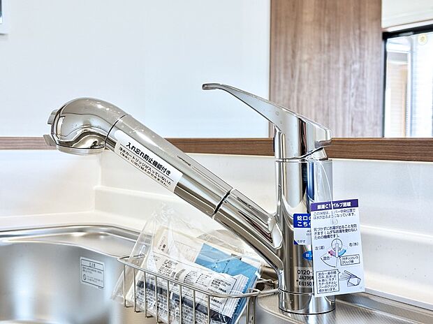 いつでも清潔なおいしいお水を。一つの水栓で水道水と浄水を使い分け。