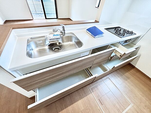 使いやすさを優先したスライド式収納タイプ！