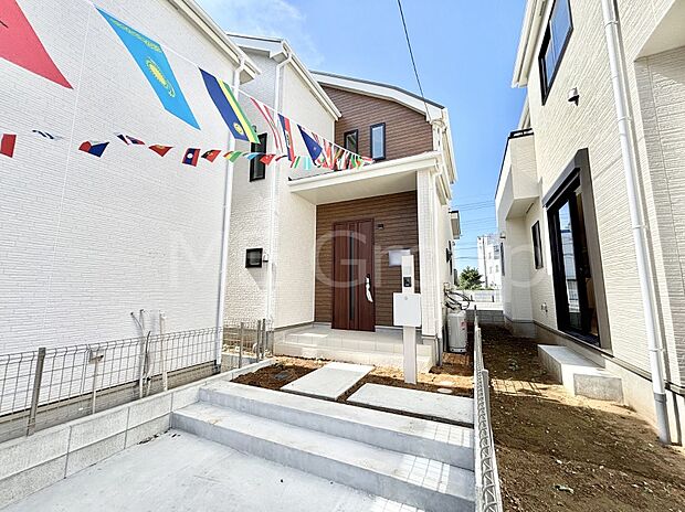 奥まった地形は、車道に面しておらず、静かでプライベート感を味わえる立地です。 