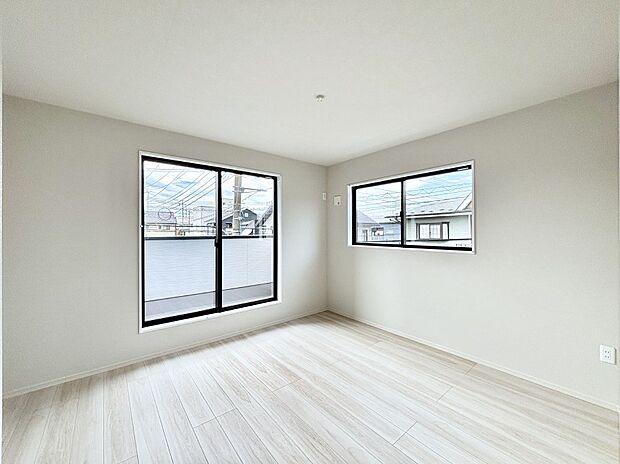 明るいバルコニーサイドに洋室を設置。目覚めの良い寝室に。