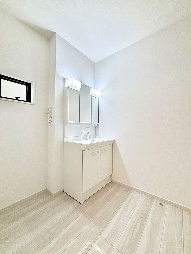 清潔感のある快適空間です。毎日の身支度も気持ち良くお使い頂けます。