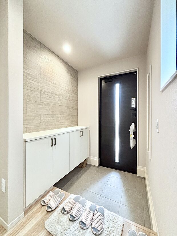 飾り棚を利用して、お越しいただくお客様をおもてなしできます。