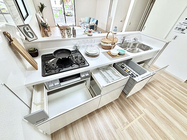 使いやすさを優先したスライド式収納タイプ！