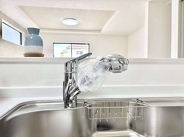 いつでも清潔なおいしいお水を。一つの水栓で水道水と浄水を使い分け。