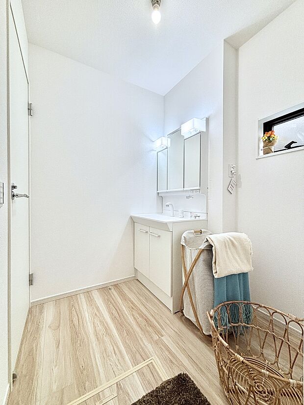 清潔感のある快適空間です。毎日の身支度も気持ち良くお使い頂けます。 