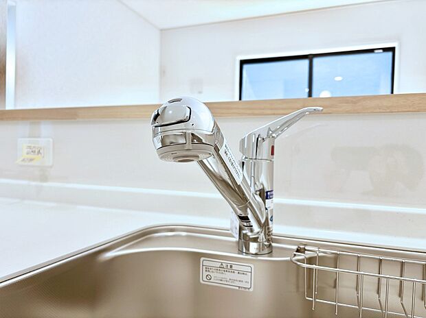 いつでも清潔なおいしいお水を。一つの水栓で水道水と浄水を使い分け。