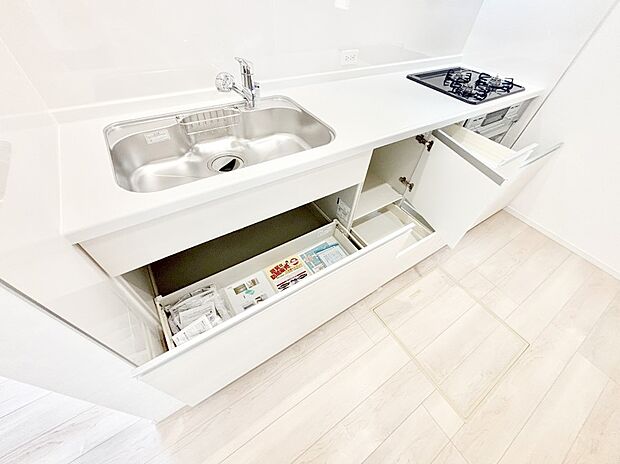 使いやすさを優先したスライド式収納タイプ！