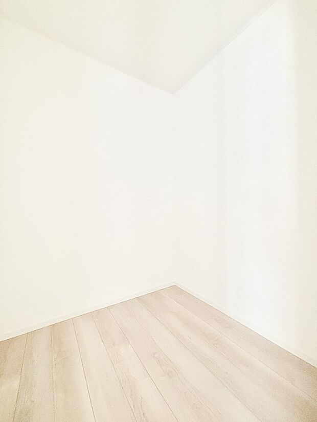 ウォークインクローゼットの活用で生活空間スッキリ