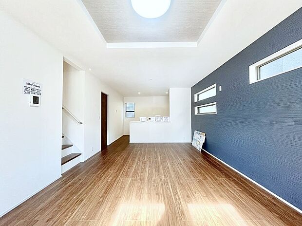 家族の笑顔が自然と生まれてくる、そんな雰囲気のダイニングに仕上がっています。