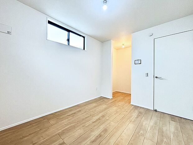 ウォークインクローゼットがあるお部屋。季節ごとの入れ替えも不要で便利です!