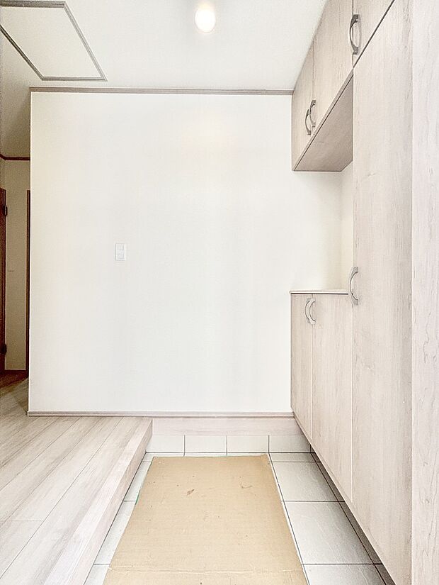 家族の帰宅やお客様をあたたかく迎える玄関