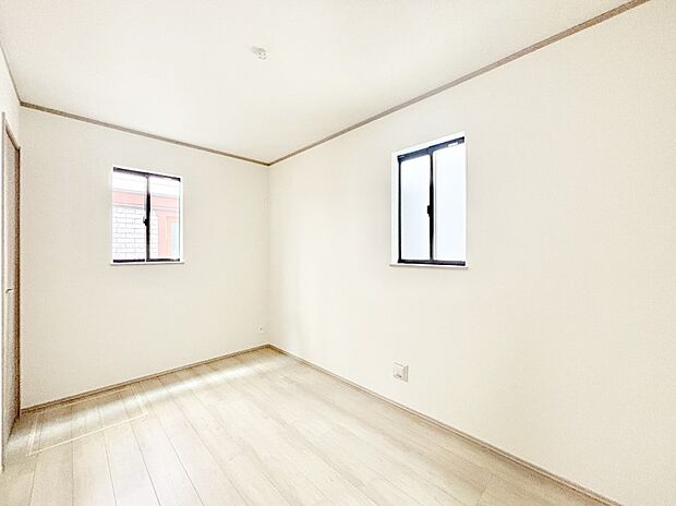 使いやすい形でベットや家具の置き方にも困ることもありません。   