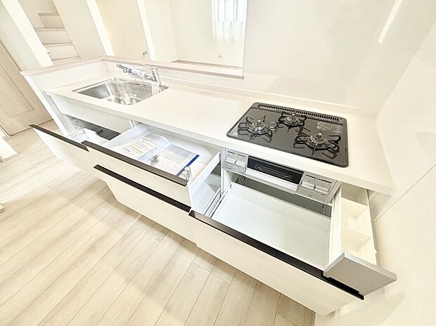 使いやすさを優先したスライド式収納タイプ！