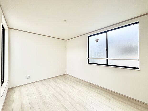 窓からのやさしい光が心地よいプライベートルーム