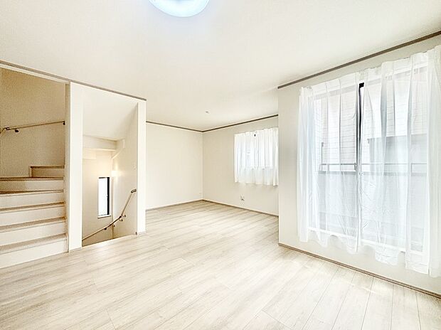 家族の笑顔が自然と生まれてくる、そんな雰囲気のダイニングに仕上がっています