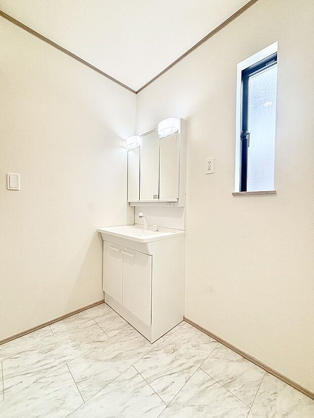 清潔感のある快適空間です。毎日の身支度も気持ち良くお使い頂けます。 