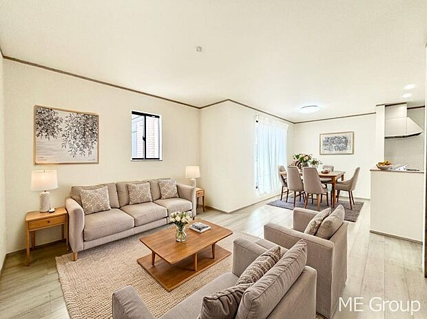 ご家族の賑やかな話し声で包まれる明るいリビング  ※家具はCGです